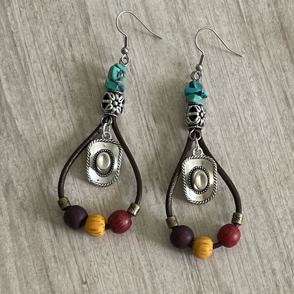LEATHER DANGLE EARRINGS-cowboy earrings-Loop Earrings-Boho Earrings - Picture 5 of 5
